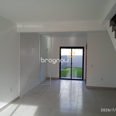 Casa com 70m², 2 quartos (sendo 2 suítes), 1 garagem, no bairro Areias em São José