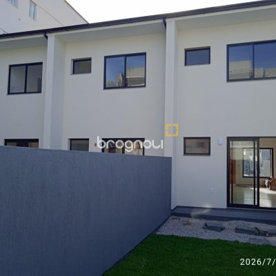 Casa com 72m², 2 quartos (sendo 2 suítes), 1 garagem, no bairro Areias em São José