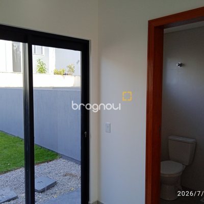 Casa com 72m², 2 quartos (sendo 2 suítes), 1 garagem, no bairro Areias em São José