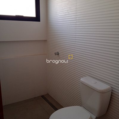 Casa com 72m², 2 quartos (sendo 2 suítes), 1 garagem, no bairro Areias em São José