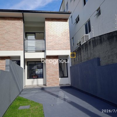 Casa com 72m², 2 quartos (sendo 2 suítes), 1 garagem, no bairro Areias em São José