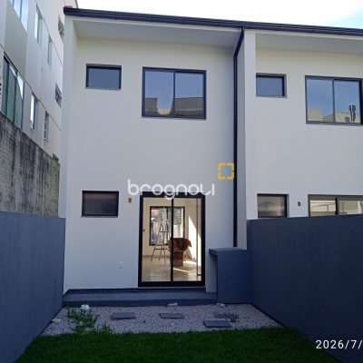 Casa com 72m², 2 quartos (sendo 2 suítes), 1 garagem, no bairro Areias em São José