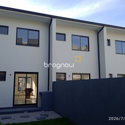 Casa com 72m², 2 quartos (sendo 2 suítes), 1 garagem, no bairro Areias em São José