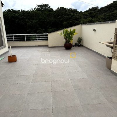Cobertura com 150m², 3 quartos (sendo 1 suíte), 2 garagens, no bairro Pantanal em Florianópolis