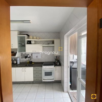 Cobertura com 150m², 3 quartos (sendo 1 suíte), 2 garagens, no bairro Pantanal em Florianópolis