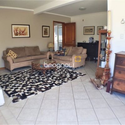 Cobertura com 150m², 3 quartos (sendo 1 suíte), 2 garagens, no bairro Pantanal em Florianópolis