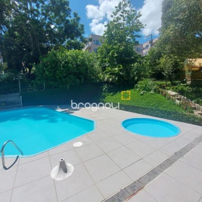 Cobertura com 150m², 3 quartos (sendo 1 suíte), 2 garagens, no bairro Pantanal em Florianópolis