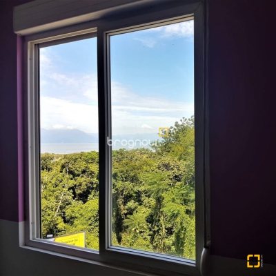 Cobertura com 150m², 3 quartos (sendo 1 suíte), 2 garagens, no bairro Pantanal em Florianópolis