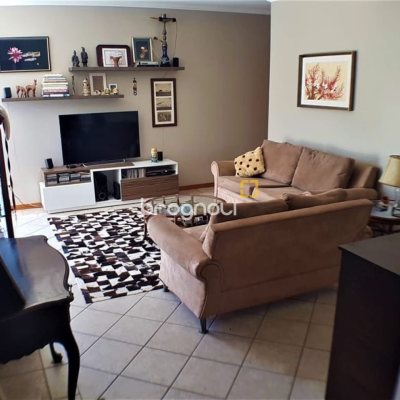Cobertura com 150m², 3 quartos (sendo 1 suíte), 2 garagens, no bairro Pantanal em Florianópolis