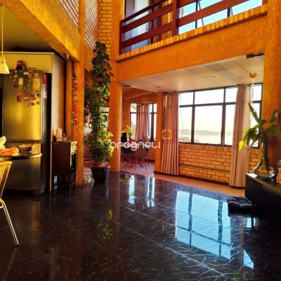 Casa com 378m², 4 quartos (sendo 4 suítes), 3 garagens, no bairro Ponta de Baixo em São José
