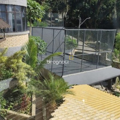 Casa com 378m², 4 quartos (sendo 4 suítes), 3 garagens, no bairro Ponta de Baixo em São José