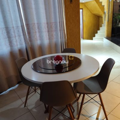 Casa com 378m², 4 quartos (sendo 4 suítes), 3 garagens, no bairro Ponta de Baixo em São José