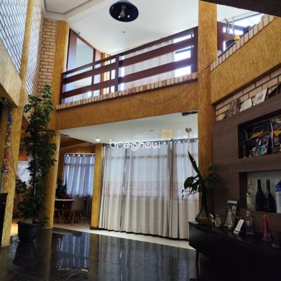 Casa com 378m², 4 quartos (sendo 4 suítes), 3 garagens, no bairro Ponta de Baixo em São José