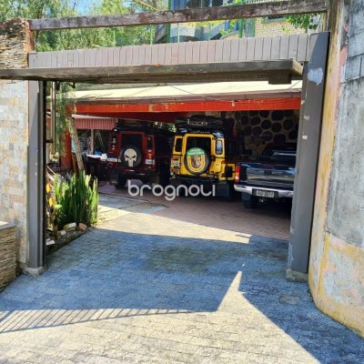 Casa com 378m², 4 quartos (sendo 4 suítes), 3 garagens, no bairro Ponta de Baixo em São José