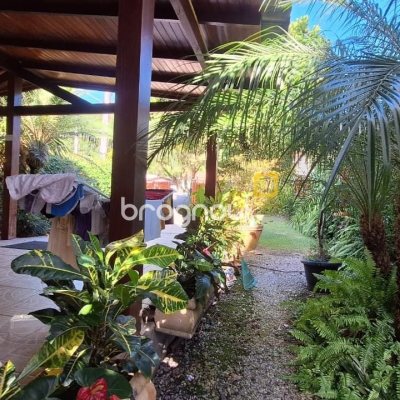 Terreno com 556m², no bairro Jurerê Internacional em Florianópolis