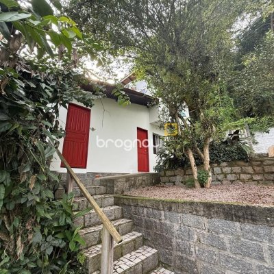 Casa com 154m², 2 quartos (sendo 1 suíte), 1 garagem, no bairro Ponta de Baixo em São José