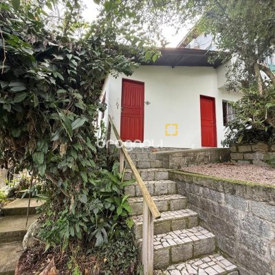 Casa com 154m², 2 quartos (sendo 1 suíte), 1 garagem, no bairro Ponta de Baixo em São José
