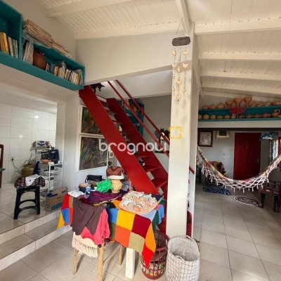 Casa com 154m², 2 quartos (sendo 1 suíte), 1 garagem, no bairro Ponta de Baixo em São José