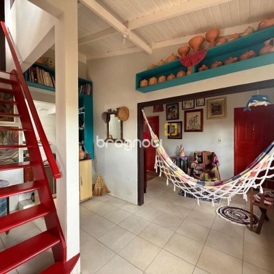 Casa com 154m², 2 quartos (sendo 1 suíte), 1 garagem, no bairro Ponta de Baixo em São José