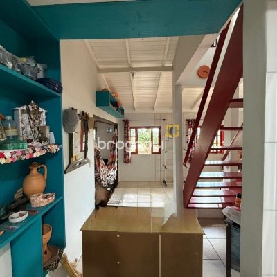 Casa com 154m², 2 quartos (sendo 1 suíte), 1 garagem, no bairro Ponta de Baixo em São José