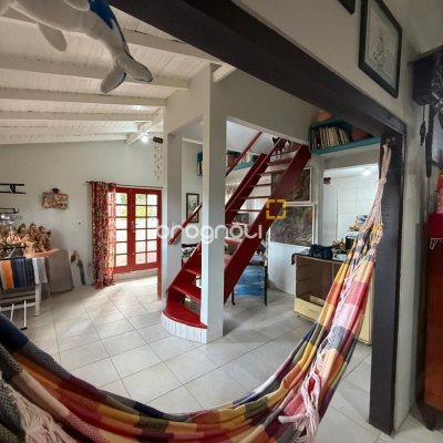 Casa com 154m², 2 quartos (sendo 1 suíte), 1 garagem, no bairro Ponta de Baixo em São José