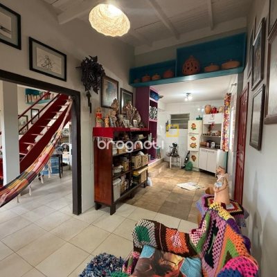 Casa com 154m², 2 quartos (sendo 1 suíte), 1 garagem, no bairro Ponta de Baixo em São José
