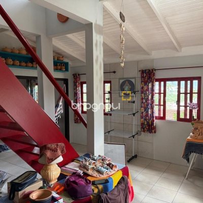 Casa com 154m², 2 quartos (sendo 1 suíte), 1 garagem, no bairro Ponta de Baixo em São José