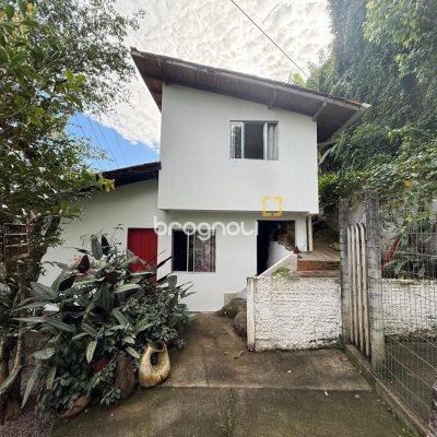 Casa com 154m², 2 quartos (sendo 1 suíte), 1 garagem, no bairro Ponta de Baixo em São José