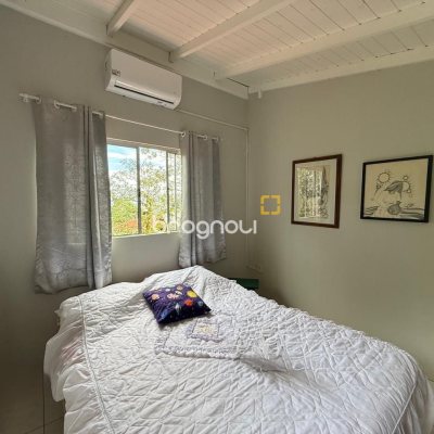Casa com 154m², 2 quartos (sendo 1 suíte), 1 garagem, no bairro Ponta de Baixo em São José