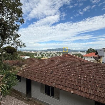 Casa com 154m², 2 quartos (sendo 1 suíte), 1 garagem, no bairro Ponta de Baixo em São José