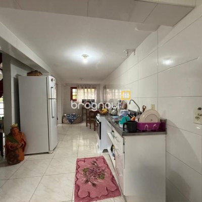 Casa com 154m², 2 quartos (sendo 1 suíte), 1 garagem, no bairro Ponta de Baixo em São José