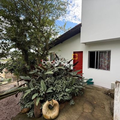 Casa com 154m², 2 quartos (sendo 1 suíte), 1 garagem, no bairro Ponta de Baixo em São José