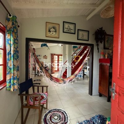 Casa com 154m², 2 quartos (sendo 1 suíte), 1 garagem, no bairro Ponta de Baixo em São José