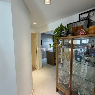 Apartamento com 130m², 4 quartos (sendo 2 suítes), 3 garagens, no bairro Agronômica em Florianópolis