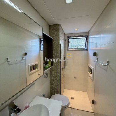 Apartamento com 130m², 4 quartos (sendo 2 suítes), 3 garagens, no bairro Agronômica em Florianópolis