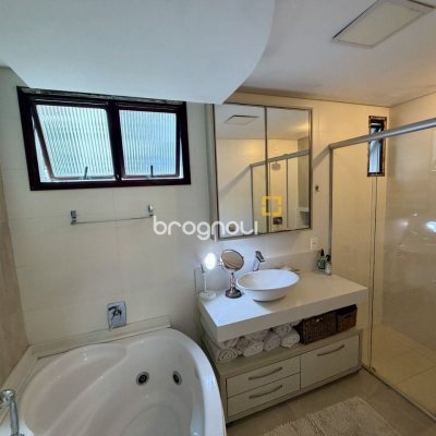 Apartamento com 130m², 4 quartos (sendo 2 suítes), 3 garagens, no bairro Agronômica em Florianópolis