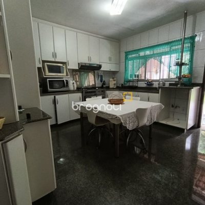 Casa com 139m², 3 quartos (sendo 1 suíte), 2 garagens, no bairro Jardim Atlântico em Florianópolis
