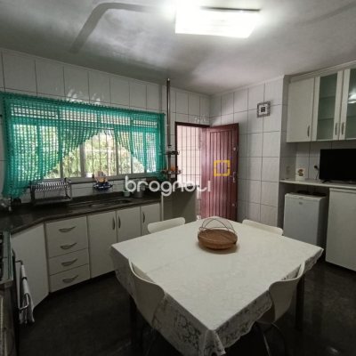 Casa com 139m², 3 quartos (sendo 1 suíte), 2 garagens, no bairro Jardim Atlântico em Florianópolis