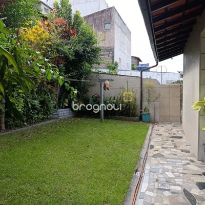 Casa com 139m², 3 quartos (sendo 1 suíte), 2 garagens, no bairro Jardim Atlântico em Florianópolis