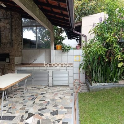Casa com 139m², 3 quartos (sendo 1 suíte), 2 garagens, no bairro Jardim Atlântico em Florianópolis