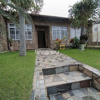 Casa com 139m², 3 quartos (sendo 1 suíte), 2 garagens, no bairro Jardim Atlântico em Florianópolis