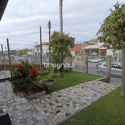 Casa com 139m², 3 quartos (sendo 1 suíte), 2 garagens, no bairro Jardim Atlântico em Florianópolis