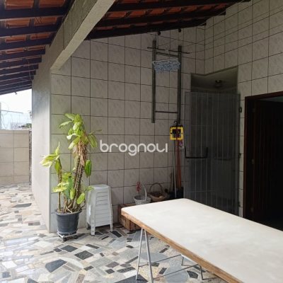 Casa com 139m², 3 quartos (sendo 1 suíte), 2 garagens, no bairro Jardim Atlântico em Florianópolis
