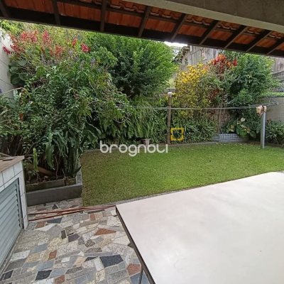 Casa com 139m², 3 quartos (sendo 1 suíte), 2 garagens, no bairro Jardim Atlântico em Florianópolis