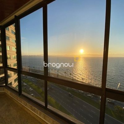 Apartamento com 283m², 3 quartos (sendo 2 suítes), 2 garagens, no bairro Beira Mar em Florianópolis