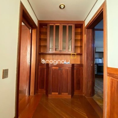 Apartamento com 283m², 3 quartos (sendo 2 suítes), 2 garagens, no bairro Beira Mar em Florianópolis