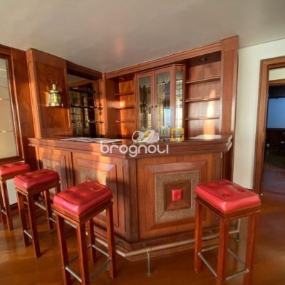 Apartamento com 283m², 3 quartos (sendo 2 suítes), 2 garagens, no bairro Beira Mar em Florianópolis