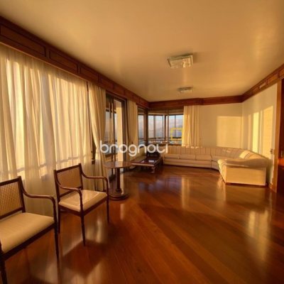 Apartamento com 283m², 3 quartos (sendo 2 suítes), 2 garagens, no bairro Beira Mar em Florianópolis