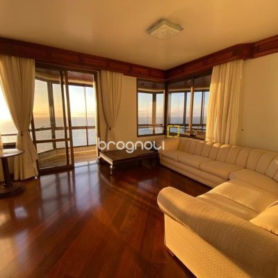 Apartamento com 283m², 3 quartos (sendo 2 suítes), 2 garagens, no bairro Beira Mar em Florianópolis