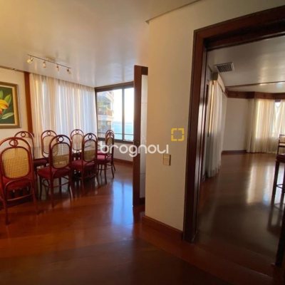 Apartamento com 283m², 3 quartos (sendo 2 suítes), 2 garagens, no bairro Beira Mar em Florianópolis